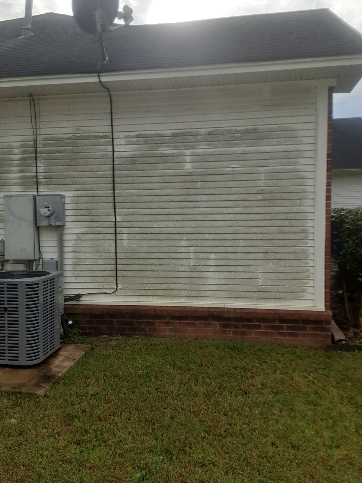 Should I Get My House Pressure Washed Before I Try to Sell it? 