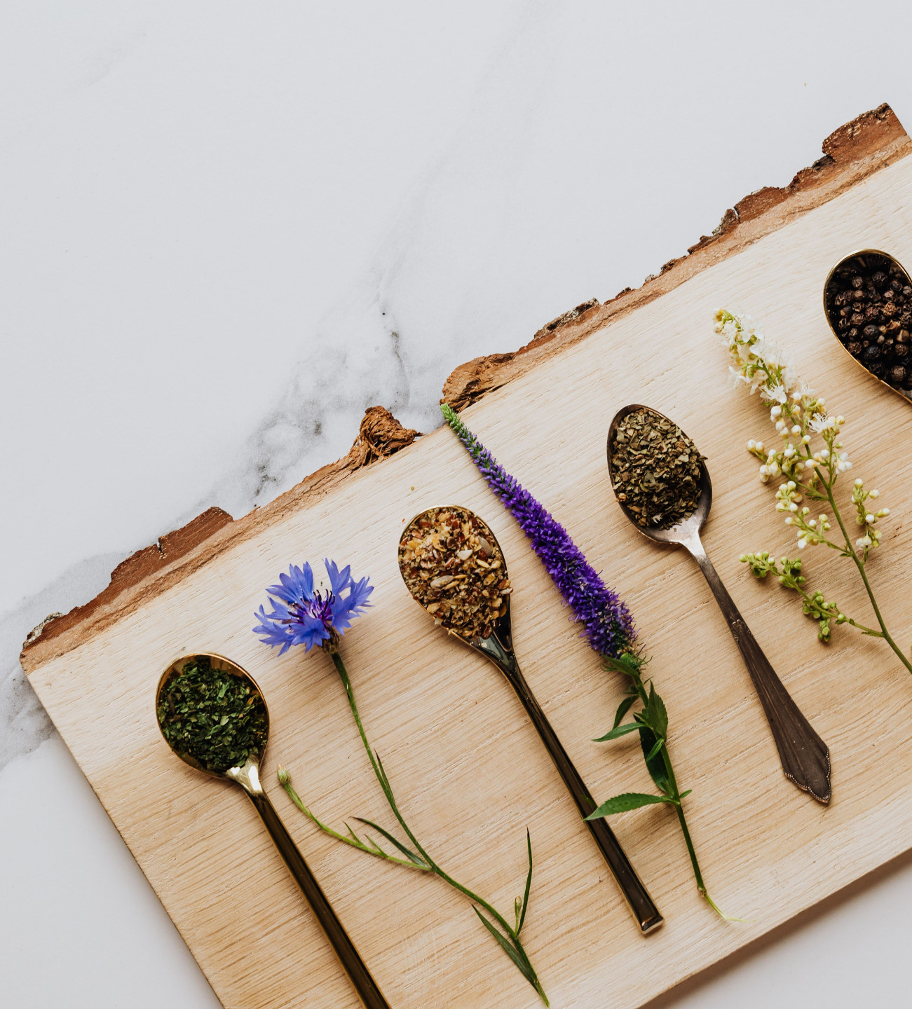 Balance Your Hormones Naturally: Discover the Power of Adaptogenic Herbs for Menstrual Cycle 
