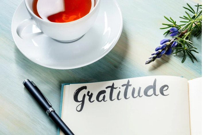 Embrace the Power of Gratitude: A Guide to Gratitude Journaling for Mid-Life Moms