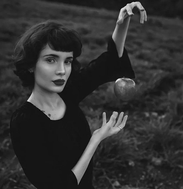 Explore The Healing Temptress…..The Apple.
