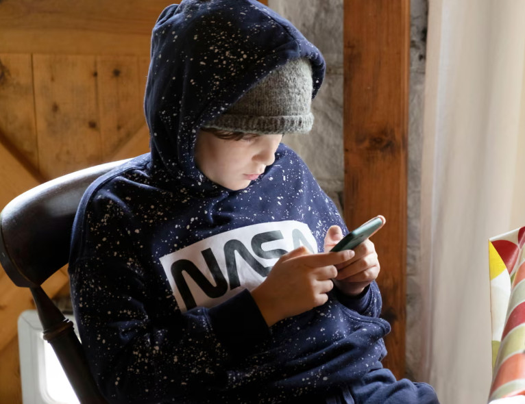 Children limiting own smartphone use to manage mental health, survey finds